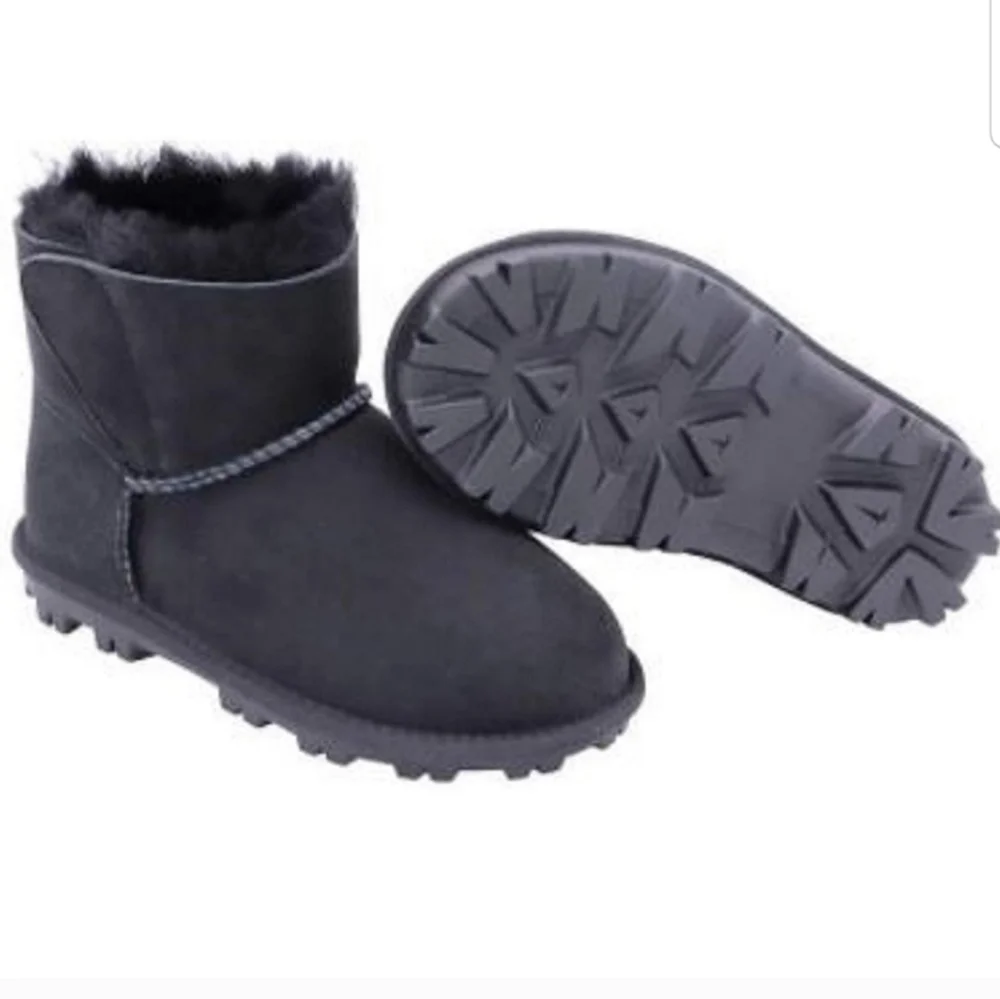 Kirkland Signature Kids Genuine sheepskin Shearling Boots  Nwt